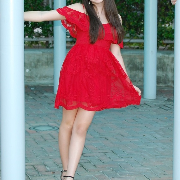 Boutique red dress. size small. off the shoulder with lace details - Picture 1 of 3